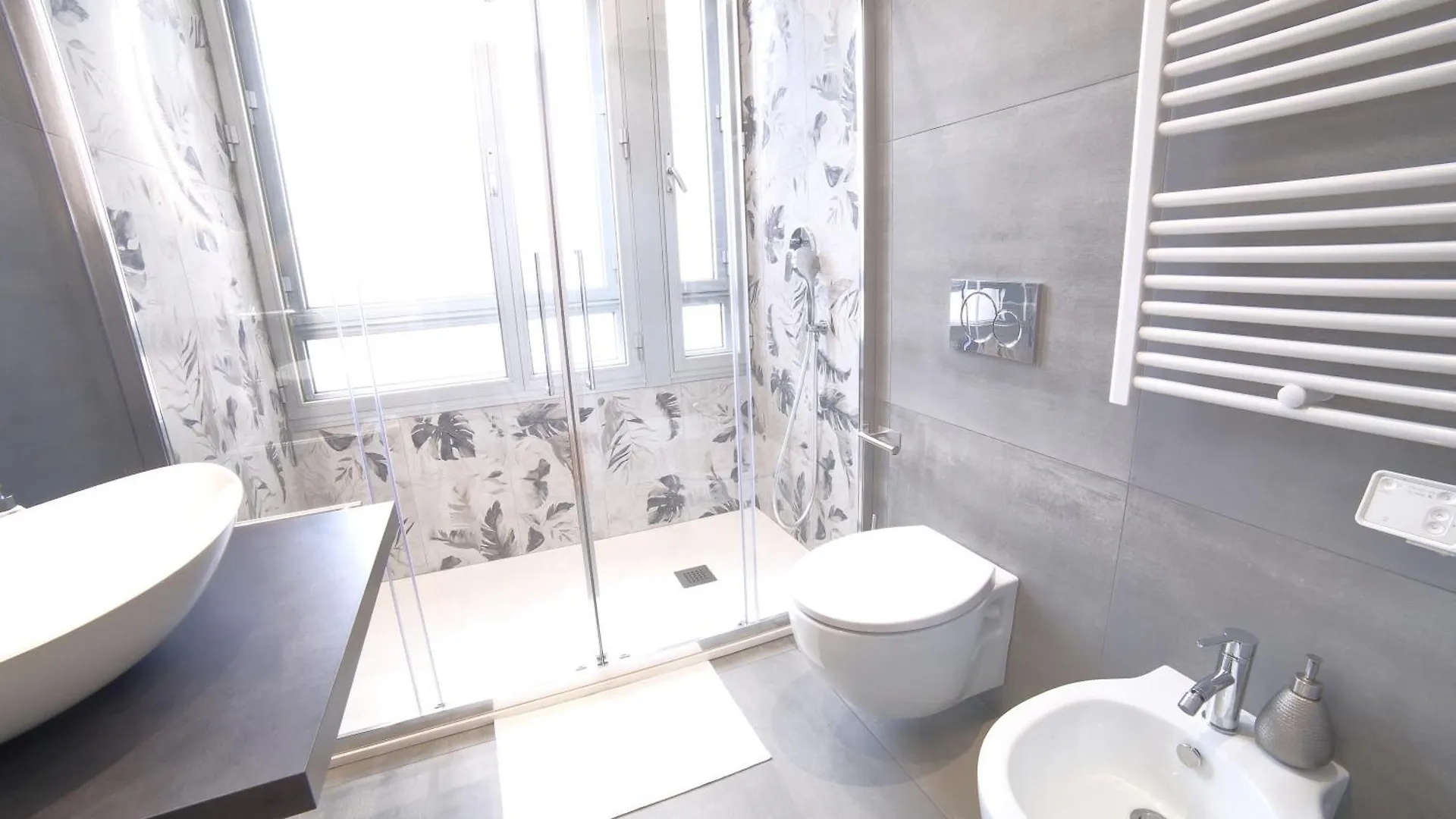 Elegant Apartment 7 Floor Of The Tower Free Wi-Fi Genoa 0*,  Italy